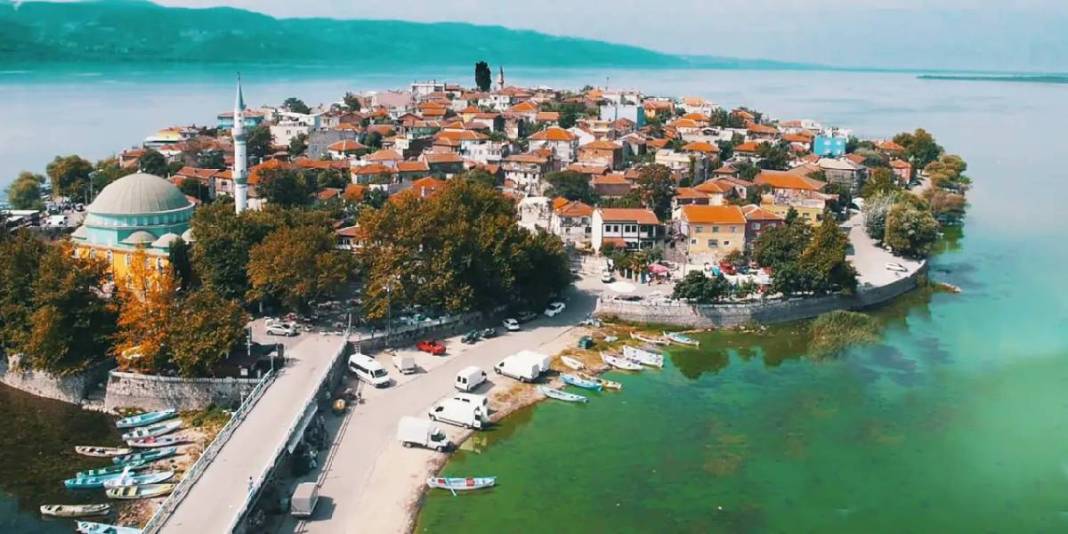 Türkiye’nin yeni gözdesi! Maviyle yeşil bu cennette buluşuyor: Tatilcileri kendine hayran bırakıyor 4